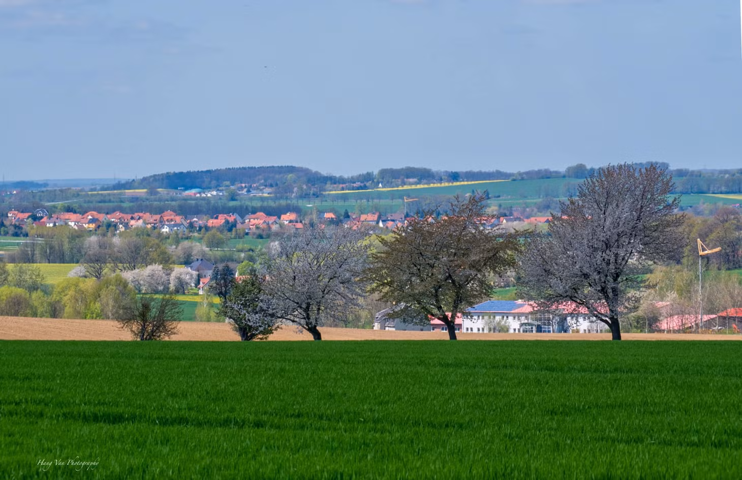 Tại Oberlausitz, du khách đi xe đạp để khám phá những con đường quanh co, uốn lượn. Ảnh: Hang Van Photography