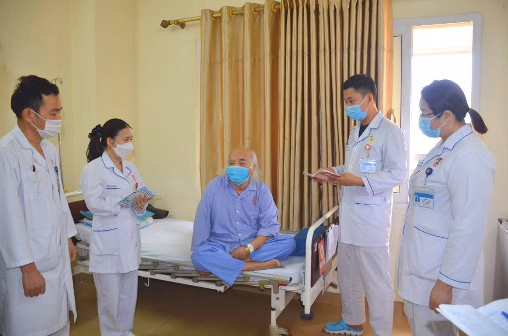 Mô hình chăm sóc người bệnh theo đội tại Bệnh viện Việt Nam - Thụy Điển Uông Bí giúp nâng cao chất lượng chăm sóc người bệnh.