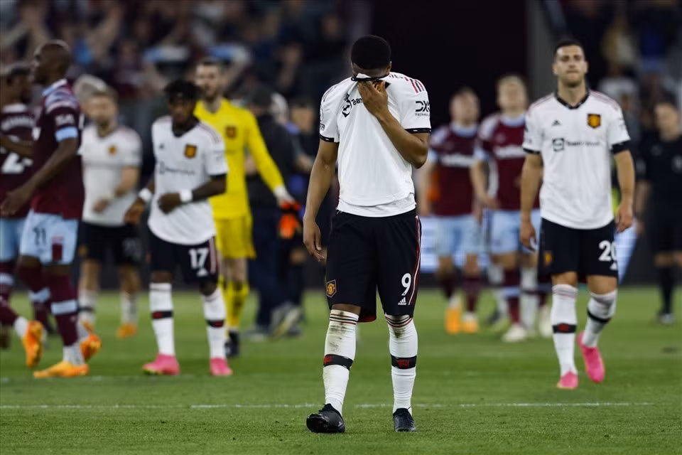 Nhiều trụ cột của Man United phải giảm đáng kể lương nếu không có vé dự Champions League. Ảnh: AFP