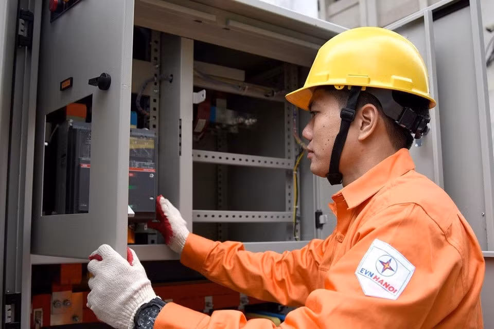 Nhiều hồ thủy điện lớn xuống dưới mực nước chết gây khó khăn vận hành cung ứng điện. Ảnh: EVN.
