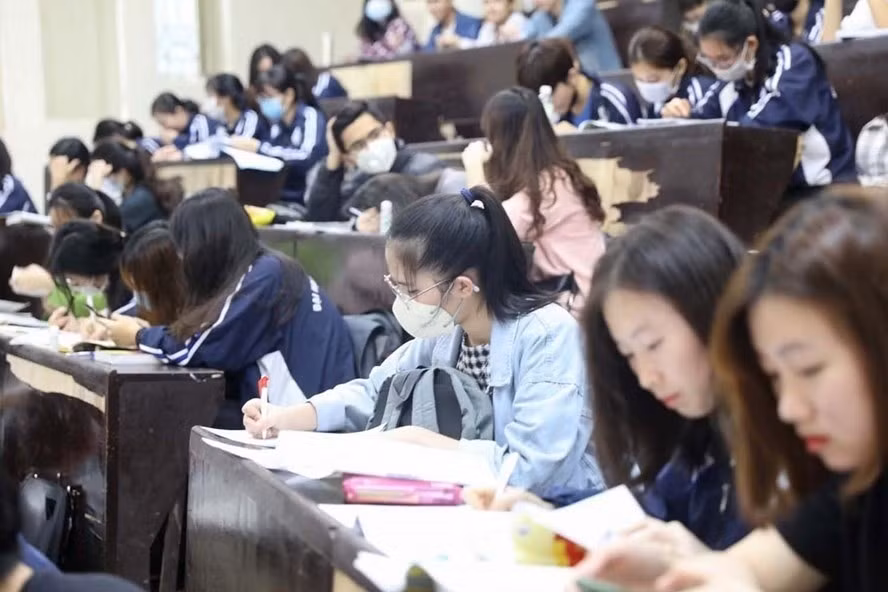 Năm học 2023 - 2024, nhiều trường đại học bắt đầu tăng học phí. Ảnh: Bích Hà
