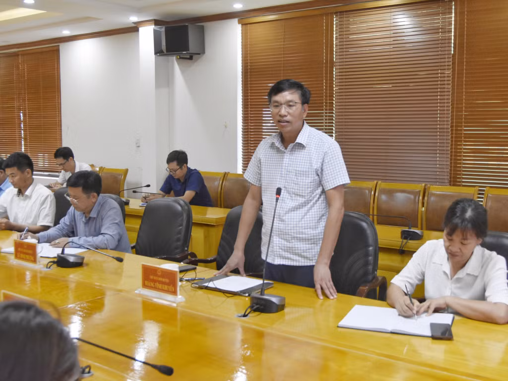 Đồng chí Hoàng Vĩnh Khuyến, Phó Bí thư Huyện uỷ, Chủ tịch UBND huyện, phát biểu tại lễ ký kết.