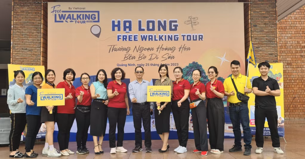 Các đại biểu chụp ảnh lưu niệm nhân dịp FWT tái khởi động.