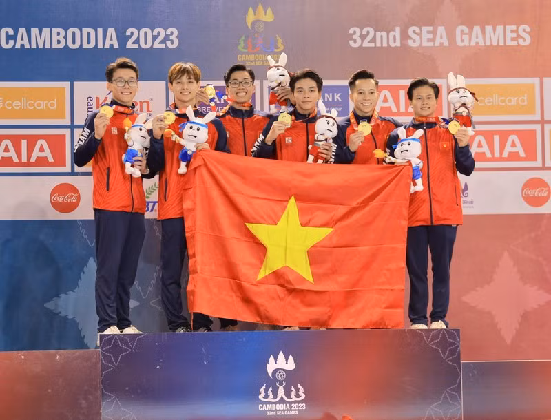 Đội tuyển Thể dục dụng cụ Việt Nam giành Huy chương Vàng SEA Games 32 đầu tiên. (Ảnh: NGỌC DIỆP)