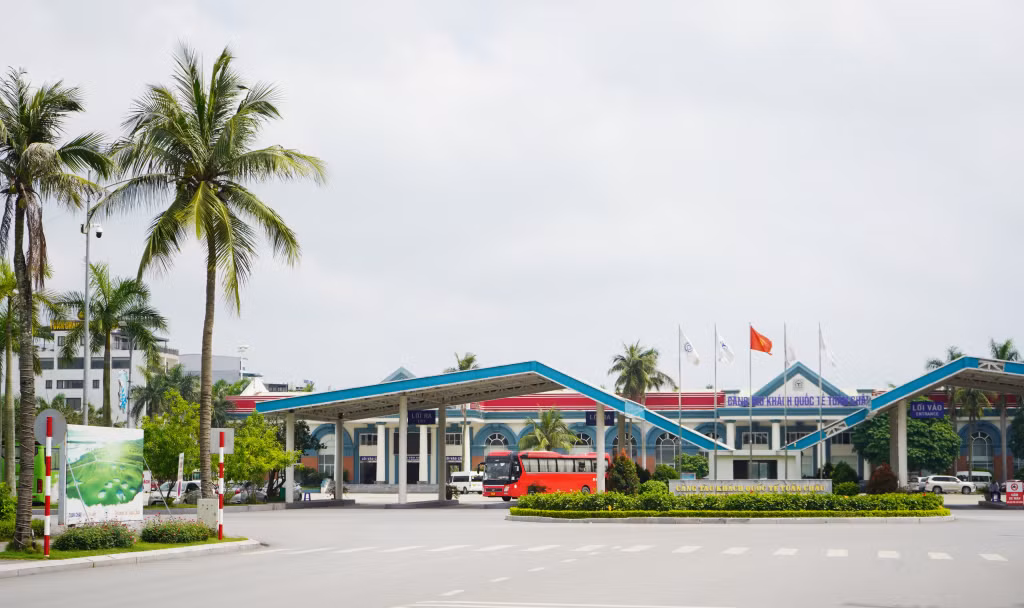 ... và hạ tầng du lịch phát triển đồng bộ, hiện đại.