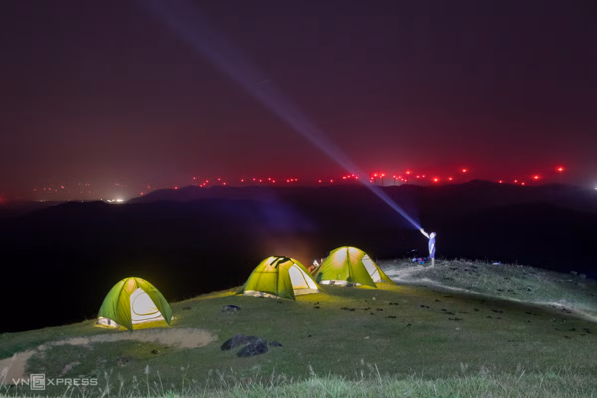 Trekking, cắm trại trên đồng cỏ hàng chục ha ở Quảng Trị ảnh 7