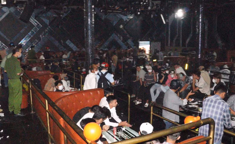Kiểm tra Beerclub N68, cơ quan Công an phát hiện 56 người dương tính với ma túy.