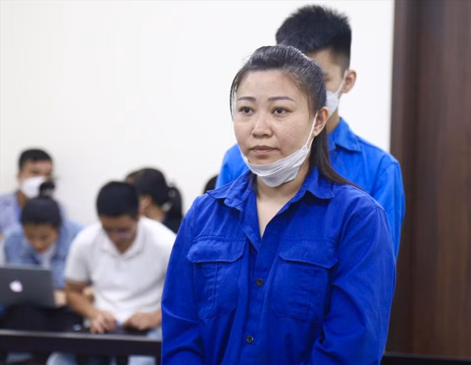 Cựu nữ đại uý từng gây náo loạn sân bay Tân Sơn Nhất - bị cáo Lê Thị Hiền tại phiên toà phúc thẩm. Ảnh: Quang Việt