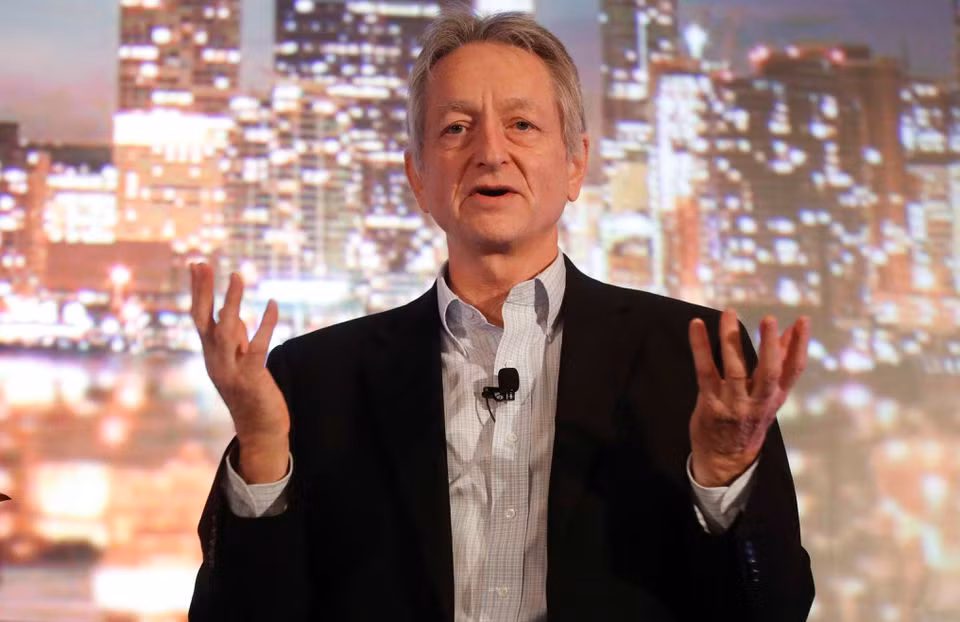 Geoffrey Hinton phát biểu tại một hội nghị năm 2017. (Ảnh: Reuters)