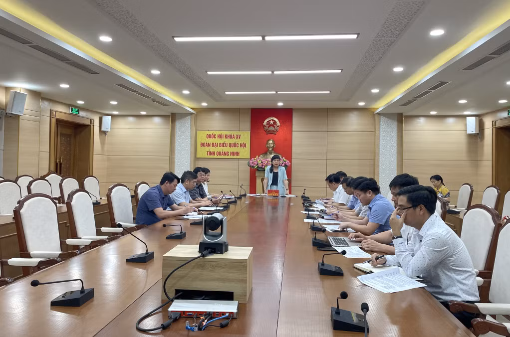Quang cảnh cuộc họp.