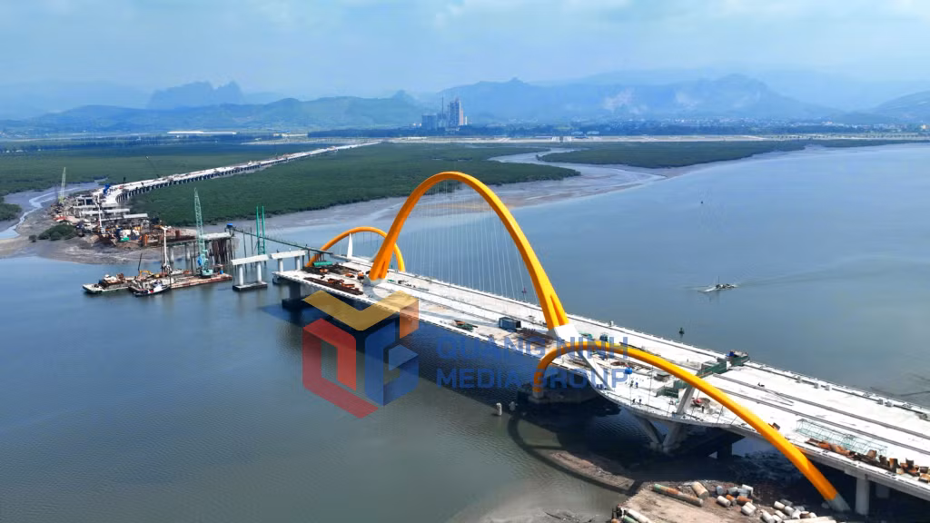 Công trường thi công cầu Cửa Lục 3 (5-2023). Ảnh: Đỗ Phương
