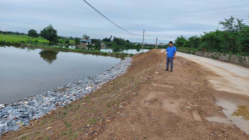 Việc sạt lở mái đê phía đồng của tuyến đê Hà Nam do ảnh hưởng của hoàn lưu bão số 3 năm 2022 đã được xử lý kịp thời, đảm bảo an toàn trong mùa mưa bão.