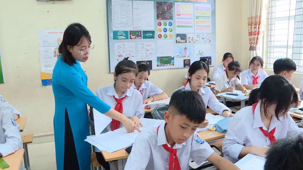 Học sinh Trường THCS Bình Khê (TX Đông Triều) tích cực ôn luyện kiến thức chuẩn bị cho thi tuyển sinh lớp 10 THPT năm học 2023-2024.