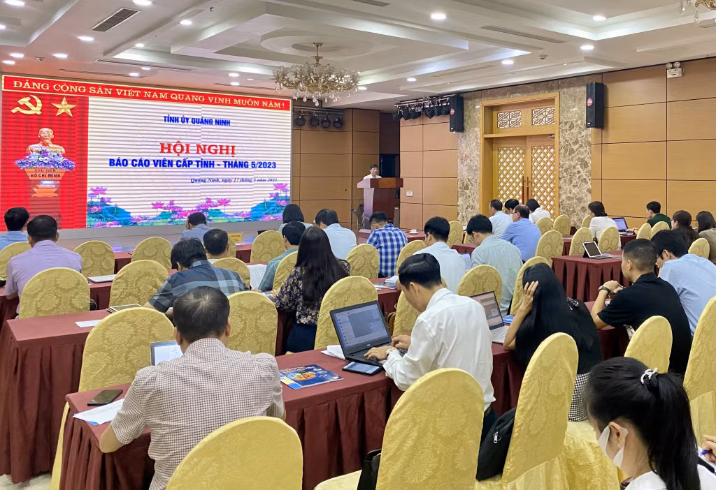 Đồng chí Đinh Ngọc Sơn, Phó Giám đốc Sở GD&amp;ĐT thông tin về “Những điểm mới trong Kỳ thi tốt nghiệp THPT năm 2023” .
