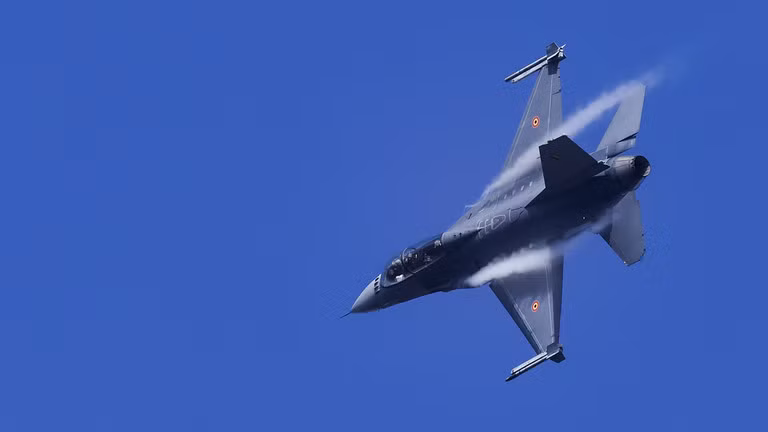 Một chiếc F-16 của không quân Bỉ trong một cuộc tập trận của NATO. Ảnh: AFP
