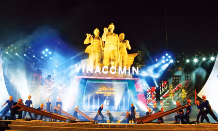 Màn múa “Bước chân người thợ mỏ” của Công ty Than Hòn Gai tại đêm công diễn, trao giải.