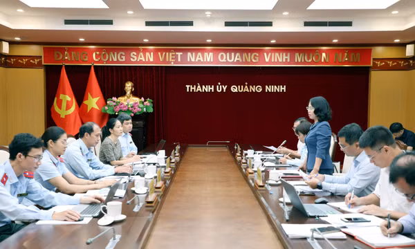Ban Cơ yếu Chính phủ làm việc với Thành ủy Quảng Ninh