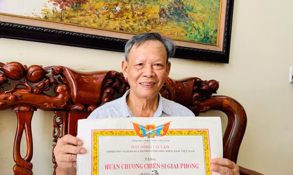 Với những thành tích trong chống Mỹ cứu nước, năm 1975, cựu binh đoàn than Lưu Văn Quý đã được tăng Huân chương chiến sĩ giải phóng hạng Ba.