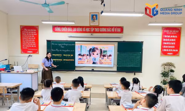 Học sinh và giáo viên trong cuộc đua với AI