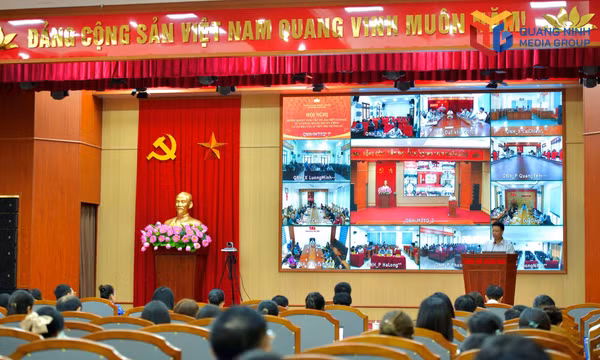 Bồi dưỡng đội ngũ cán bộ làm công tác Mặt trận, đoàn thể