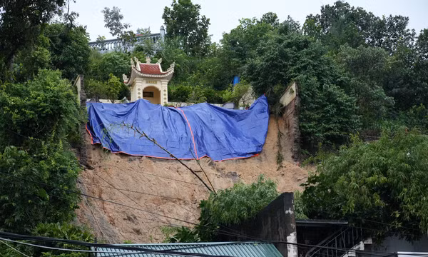 Máy móc, phương tiện được huy động để khắc phục mưa ngập tại