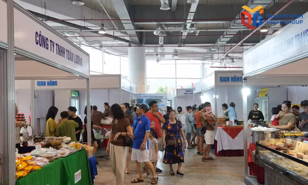 Khoảng 100.000 lượt du khách đến Quảng Ninh ngày đầu nghỉ lễ