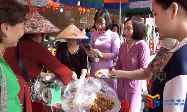 Hấp dẫn “Phiên chợ quê phường Cẩm Phả”