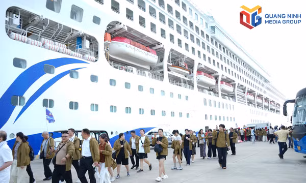 Tăng tốc du lịch, dịch vụ những tháng cuối năm