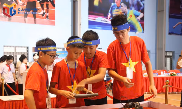 Sôi nổi Ngày hội thanh thiếu nhi sáng tạo khoa học công nghệ phường Hà Tu năm 2026
