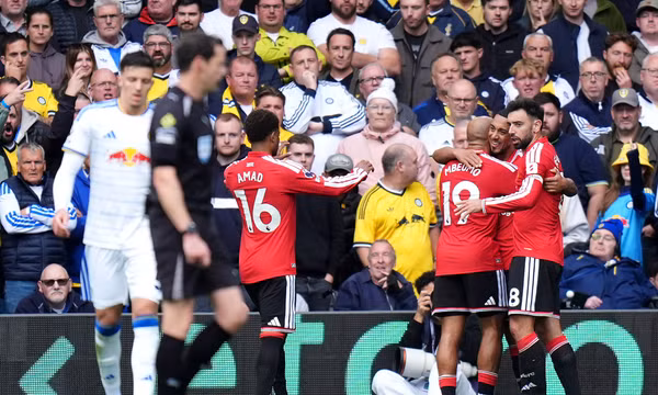 Cầu thủ Bryan Mbeumo của Manchester United (thứ ba từ phải sang) ăn mừng bàn thắng trong trận gặp Leeds United tại Giải Ngoại hạng Anh, ở Leeds (Anh), ngày 18/10/2026. Ảnh: AP