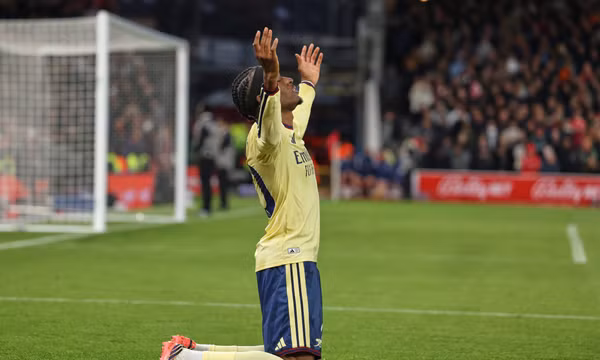 Cầu thủ Noni Madueke của Arsenal ăn mừng sau khi ghi bàn mở tỷ số trong trận gặp Nottingham Forest tại Giải Ngoại hạng Anh, ở Nottingham (Anh), ngày 18/10/2026. Ảnh: AP