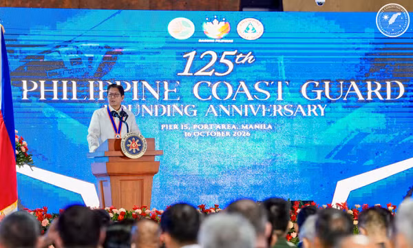 Tổng thống Philippines Ferdinand Marcos Jr. phát biểu tại Lễ kỷ niệm 125 năm thành lập Lực lượng Bảo vệ bờ biển Philippines ở thủ đô Manila, ngày 16/10/2026. Ảnh: AP