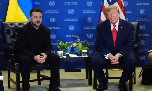 Tổng thống Mỹ Donald Trump gặp Tổng thống Ukraine Volodymyr Zelensky bên lề phiên họp Đại hội đồng Liên hợp quốc tại trụ sở Liên hợp quốc, ngày 22/9/2026. Ảnh: AP