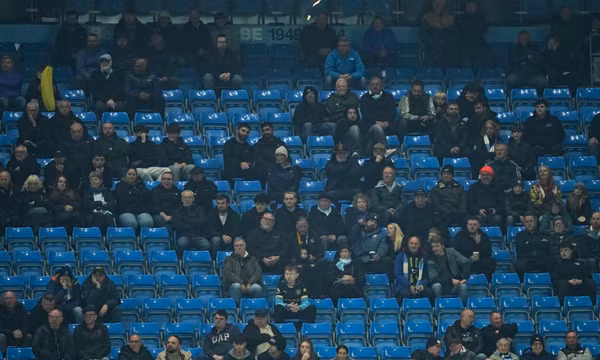 Man City thắng AEK Athens 5-1 trước nhiều khán đài trống tại Champions League