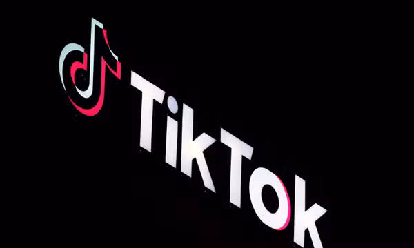 Biển hiệu TikTok trên nóc tòa nhà của hãng tại Culver City, bang California, ngày 3/12/2024. Ảnh: AP
