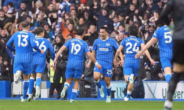 Cầu thủ Diego Gomez của Brighton (ở giữa) ăn mừng bàn thắng trong trận gặp Crystal Palace tại Giải Ngoại hạng Anh, ở Brighton (Anh), ngày 18/10/2026. Ảnh: AP