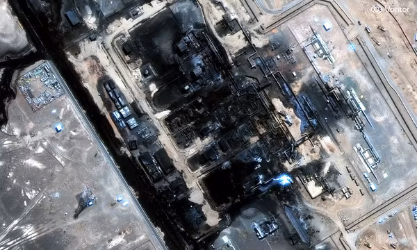 Bức ảnh vệ tinh công bố ngày 13/9/2026 ghi lại hiện trường sau vụ tấn công UAV vào đường ống Đông - Tây tại Ả Rập Xê-út. Ảnh: AP