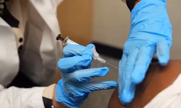 Tiêm vắc-xin HPV tại một nhà thuốc ở Miami (Mỹ) vào ngày 9/9/2025. Ảnh: AP