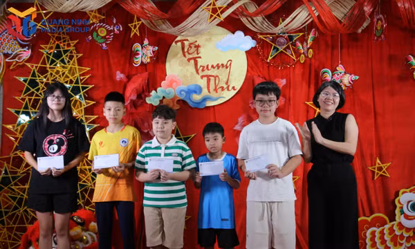 Rộn ràng “Đêm hội trăng rằm” tại Báo và phát thanh, truyền hình Quảng Ninh