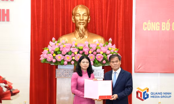 UBND tỉnh Quảng Ninh công bố các quyết định về công tác cán bộ