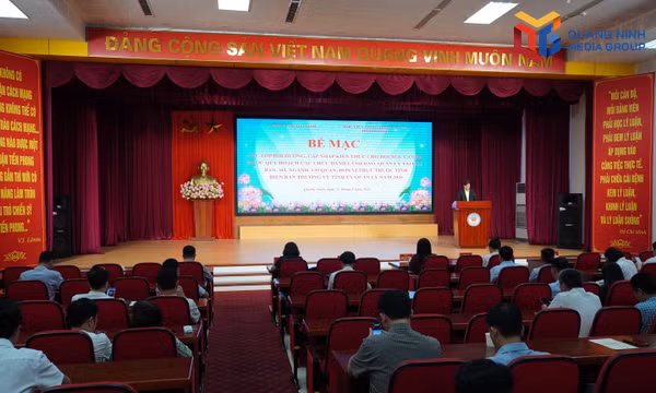 Bế giảng 2 lớp bồi dưỡng kiến thức cho cán bộ được quy hoạch các chức danh lãnh đạo diện Ban Thường vụ quản lý