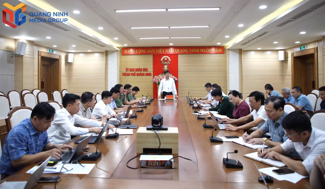 Quang cảnh cuộc họp.