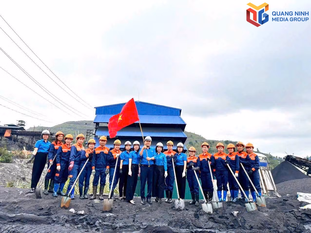 bqn_tr_thanh-nien-cong-ty-cp-than-cao-son-ra-quan-dam-nhan-cong-trinh-phan-viec-kho.jpg