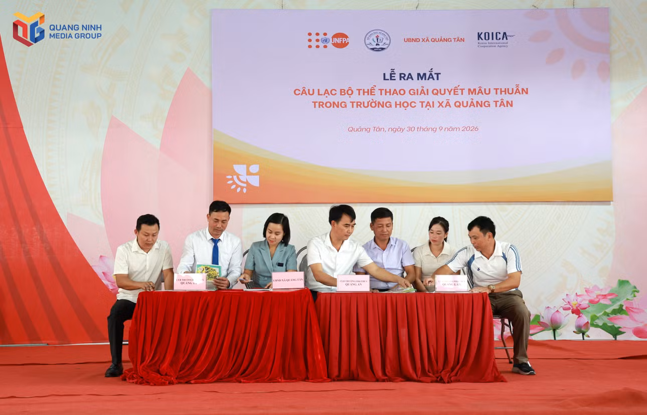 ky-cam-ket-dong-hanh-duy-tri-hoat-dong-cua-cac-clb-giua-dai-dien-ubnd-xa-ban-chu-nhiem-clb-va-dai-dien-cha-me-hoc-sinh-9633.jpg
