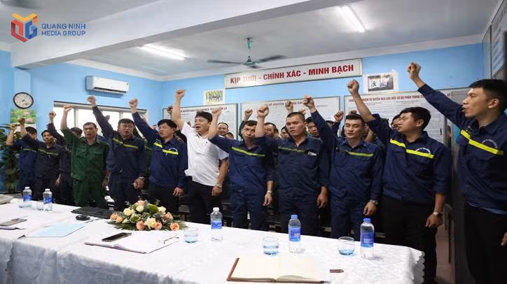 Với người thợ mỏ, tinh thần “Kỷ luật và Đồng tâm” không chỉ thể hiện trong từng đường lò, từng ca sản xuất, mà còn cần được thể hiện trong cách ứng xử với thông tin.