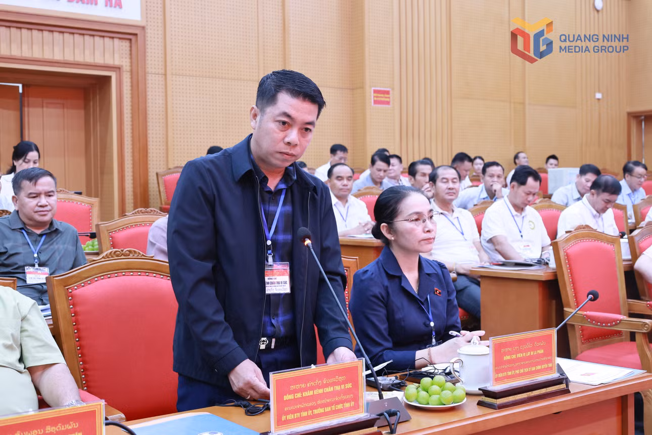cac-thanh-vien-doan-dai-bieu-tinh-luong-pha-bang-da-trao-doi-tim-hieu-nhung-noi-dung-lien-quan-den-cong-tac-lanh-dao-quan-ly-to-chuc-bo-may-van-hanh-chinh-quyen-dia-phuong-2-cap-xa-dam-ha-1300.jpg