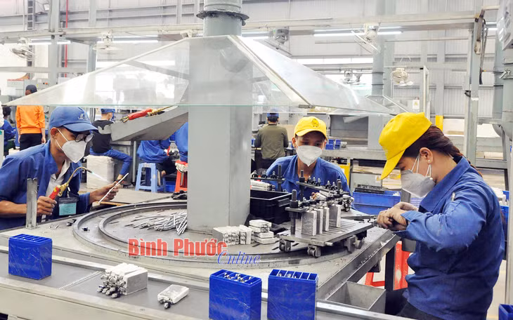 Nhờ phát huy nền tảng "4 tốt", Chơn Thành đang là điểm đến hấp dẫn của nhà đầu tư, đặc biệt là nhà đầu tư FDI. Trong ảnh: Hoạt động sản xuất tại Công ty TNHH Leoch Battery (Việt Nam), huyện Chơn Thành