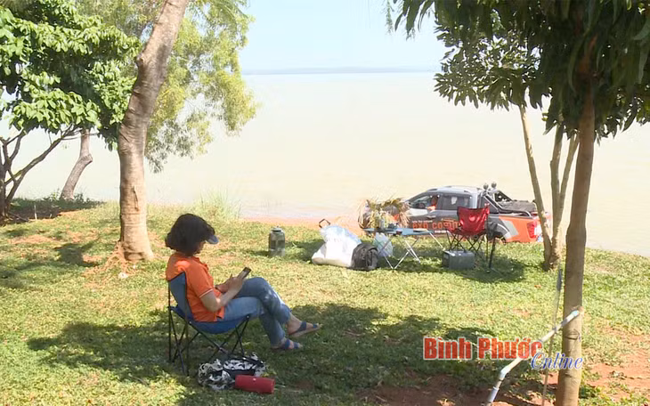 Dịp cuối tuần, ngày lễ, khu du lịch sinh thái Cây Trâm, thị xã Phước Long thu hút đông khách tham quan thưởng ngoạn và cắm trại