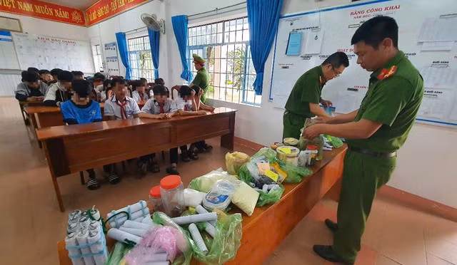 Công an mời các học sinh chế tạo pháo lên tuyên truyền, nhắc nhở