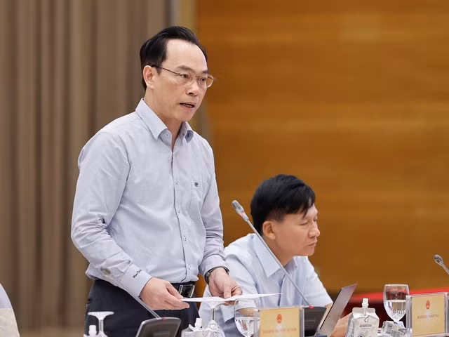 Thứ trưởng Bộ GD&amp;ĐT Hoàng Minh Sơn thông tin với báo chí về tình hình đăng ký tuyển sinh đại học năm 2024 - Ảnh: VGP/Nhật Bắc